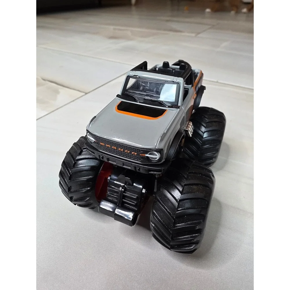 Ford‎ Bronco Monster Truck Grey Orange Walgreens CNDG-0522 Ford Performance C2